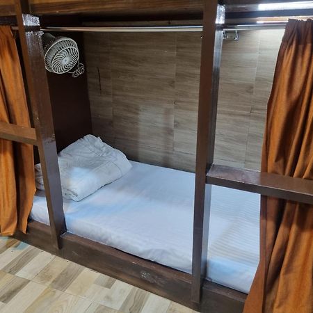 Unibed Dormitory Mumbai  Buitenkant foto
