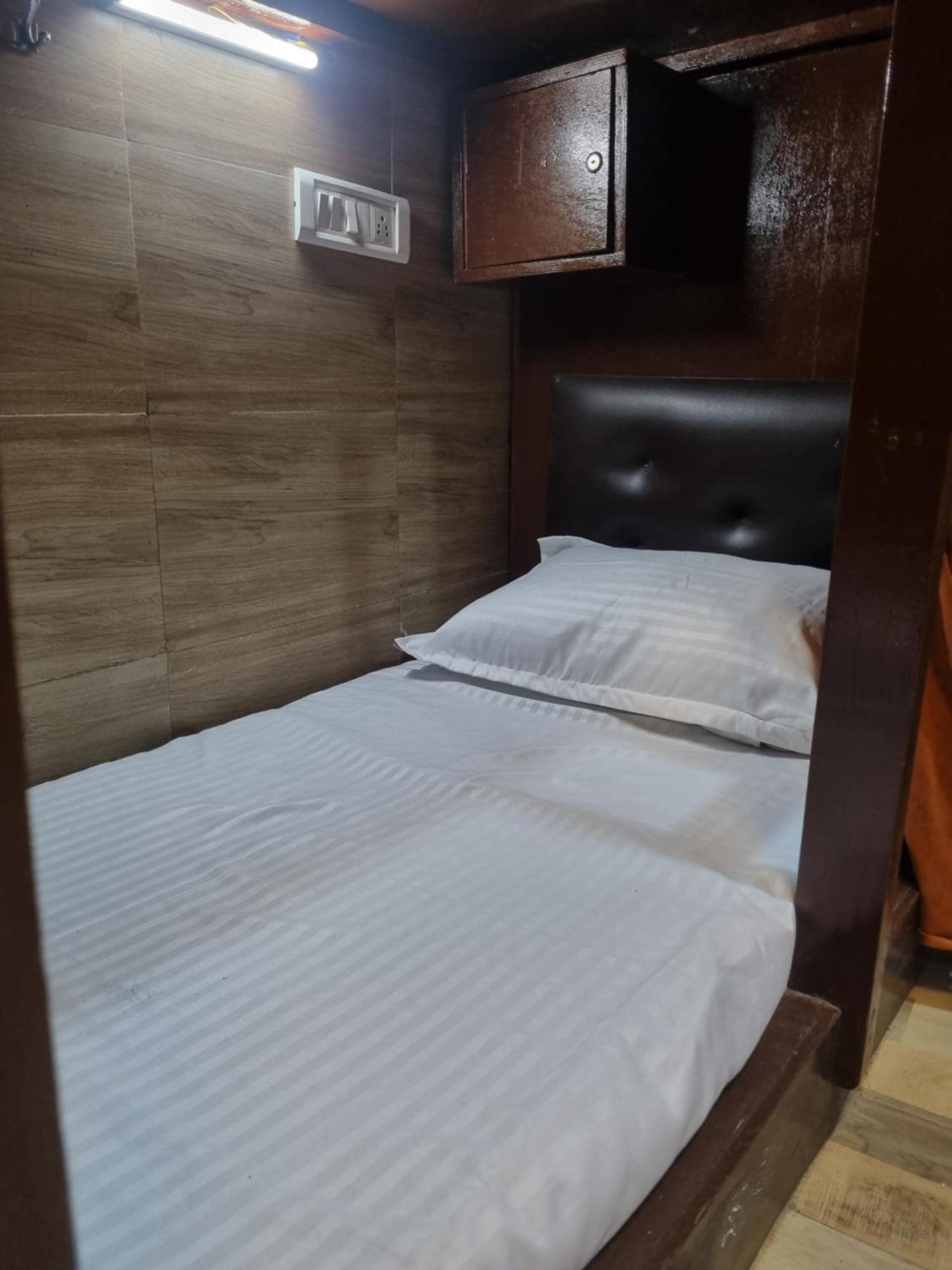 Unibed Dormitory Mumbai  Buitenkant foto