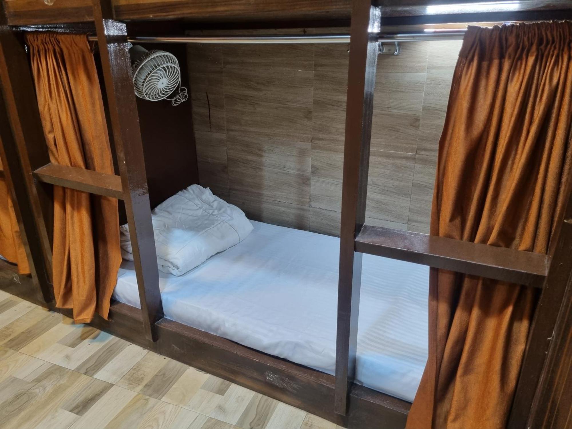 Unibed Dormitory Mumbai  Buitenkant foto