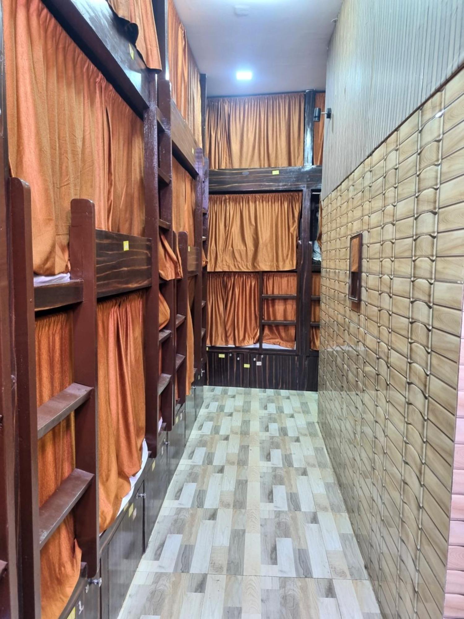 Unibed Dormitory Mumbai  Buitenkant foto