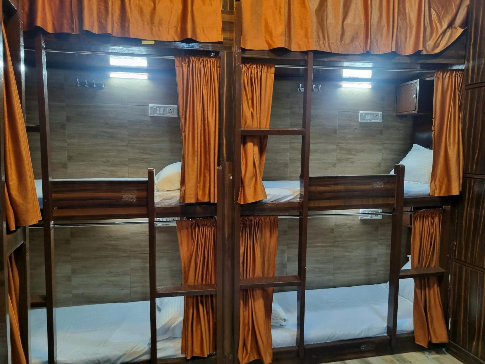 Unibed Dormitory Mumbai  Buitenkant foto