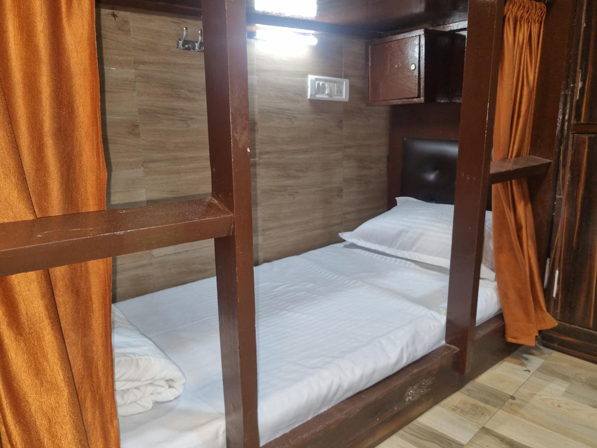 Unibed Dormitory Mumbai  Buitenkant foto
