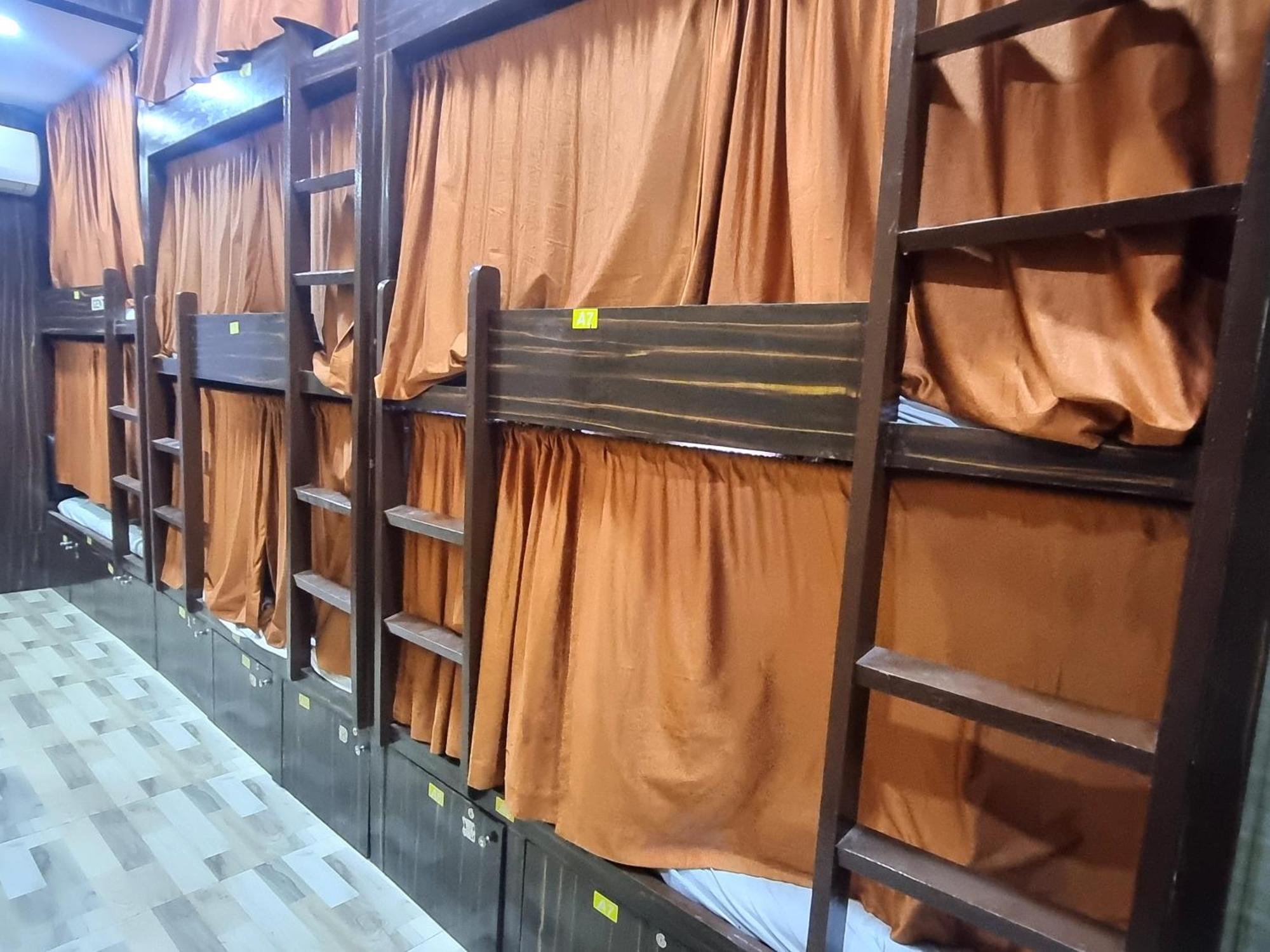 Unibed Dormitory Mumbai  Buitenkant foto