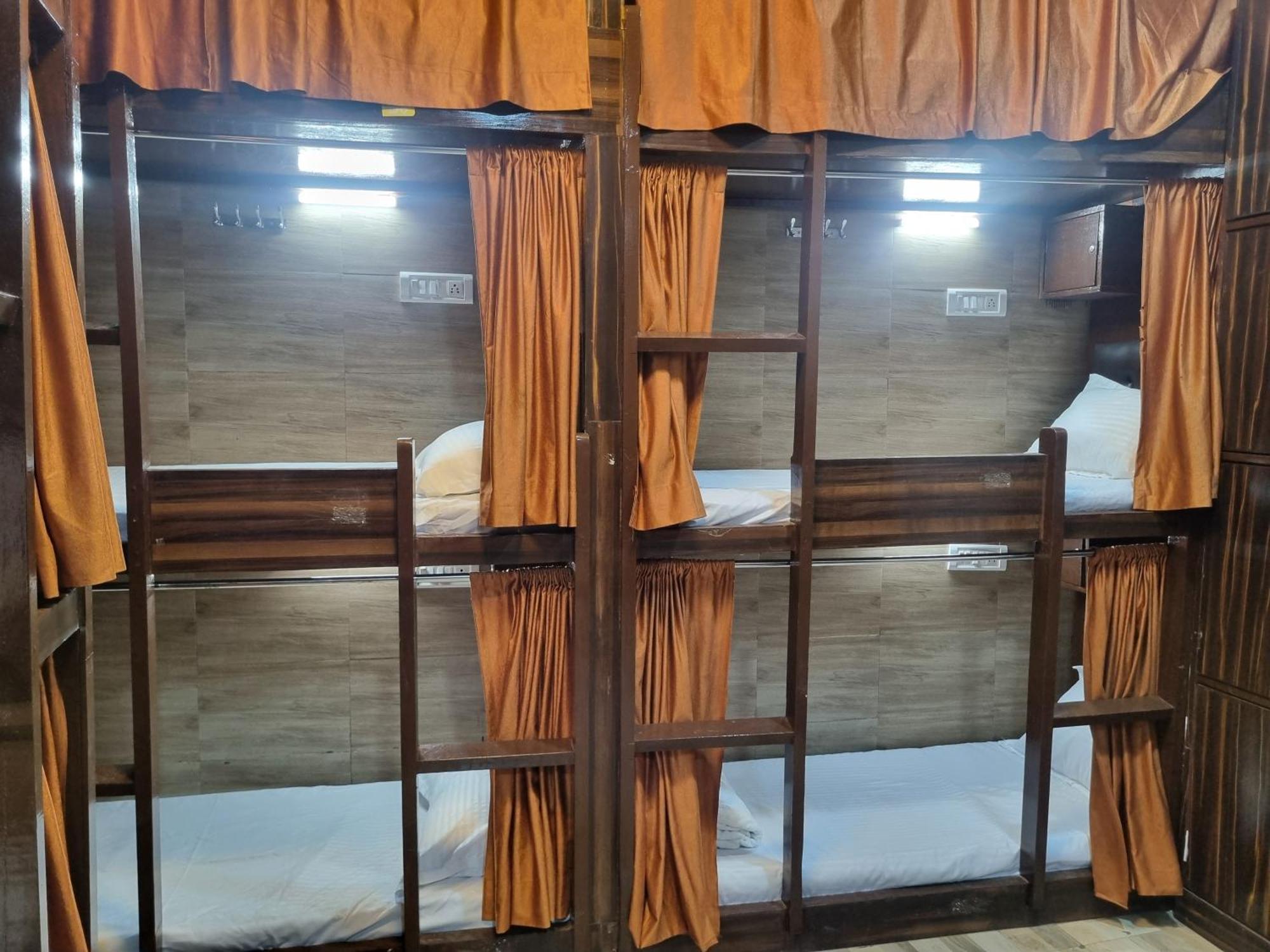 Unibed Dormitory Mumbai  Buitenkant foto