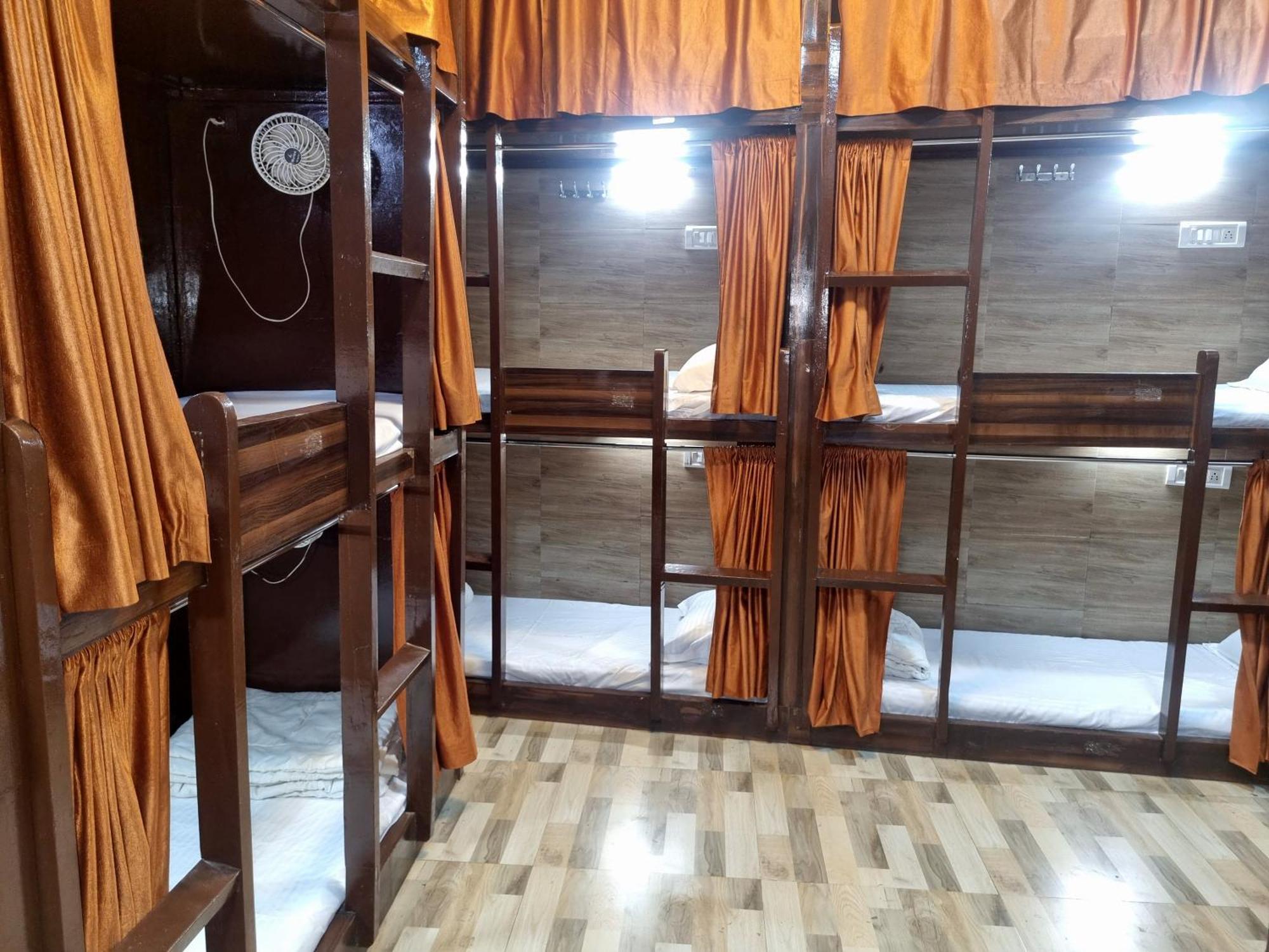 Unibed Dormitory Mumbai  Buitenkant foto