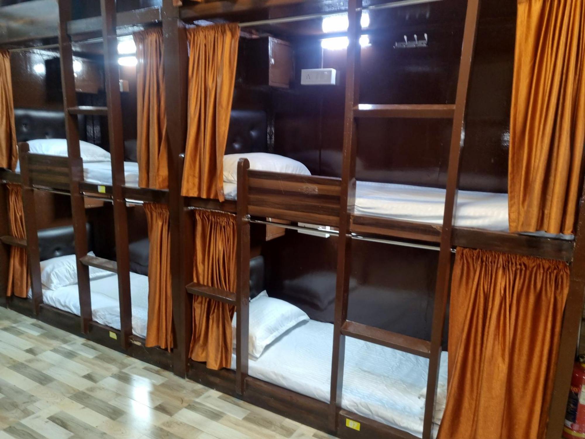 Unibed Dormitory Mumbai  Buitenkant foto